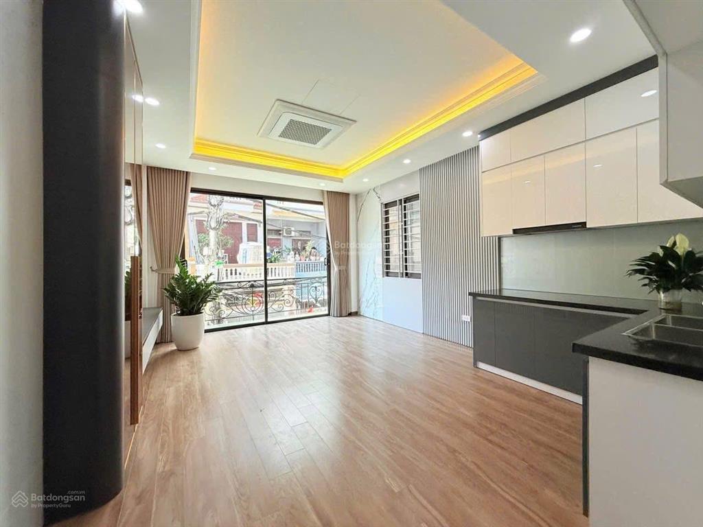 Quá hiếm. tân mai  nguyễn chính ô tô tránh vào nhà kinh doanh mọi loại hình, lô góc 45m  5 tầng