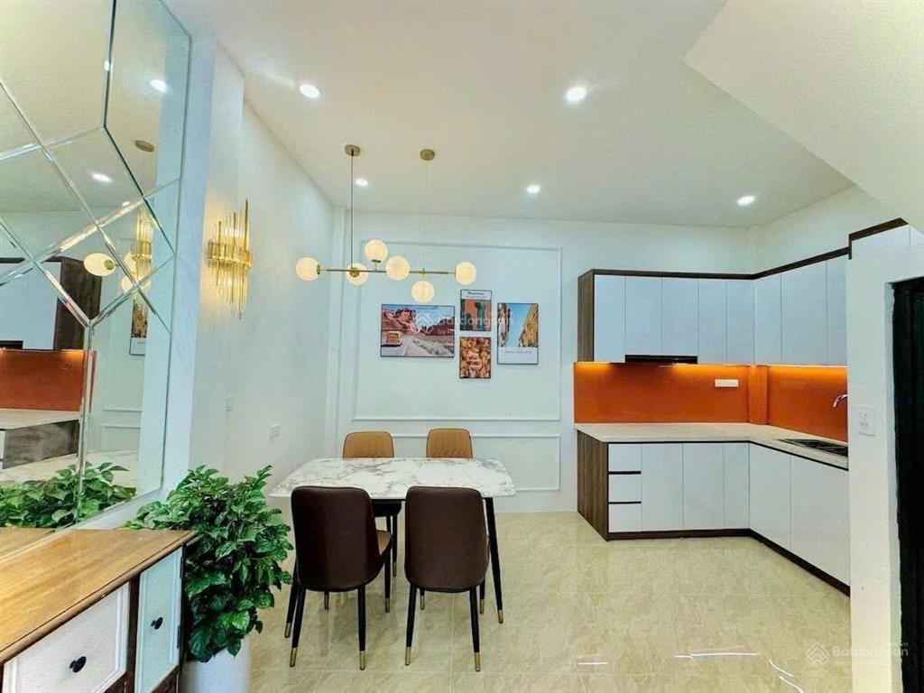 Giảm 2 tỷ cần bán gấp trương định 40m2  4pn, 2 mặt ngõ thoáng trc sau, ko quy hoạch, gần bách kinh