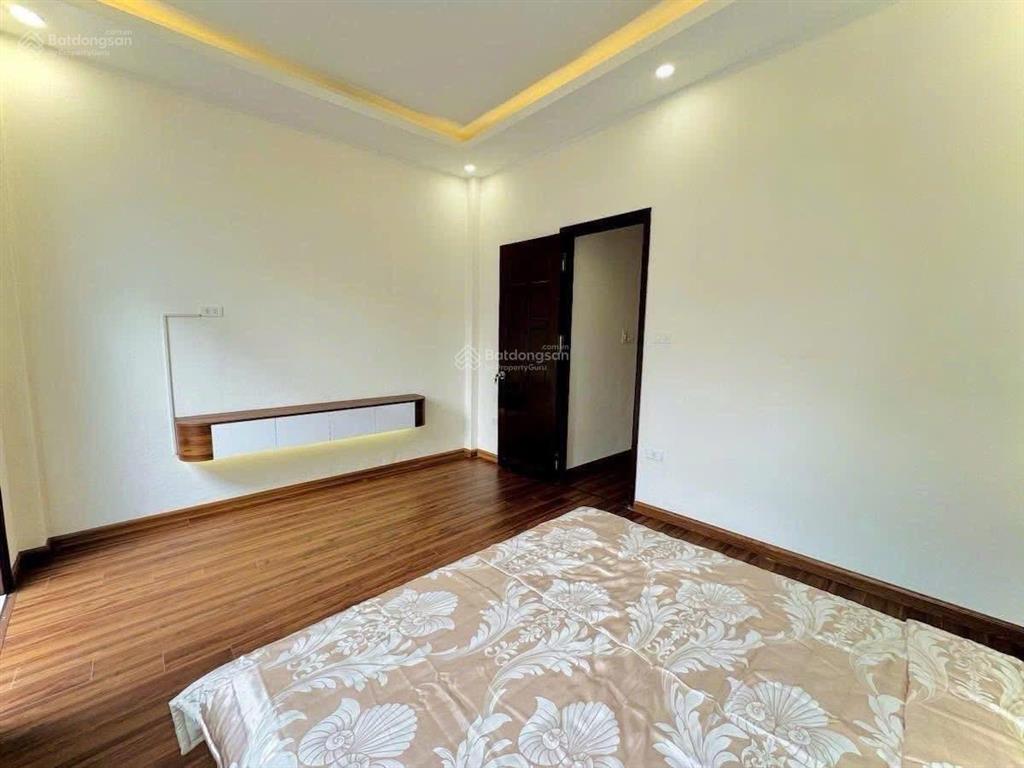 Giảm 2 tỷ cần bán gấp trương định 40m2  4pn, 2 mặt ngõ thoáng trc sau, ko quy hoạch, gần bách kinh