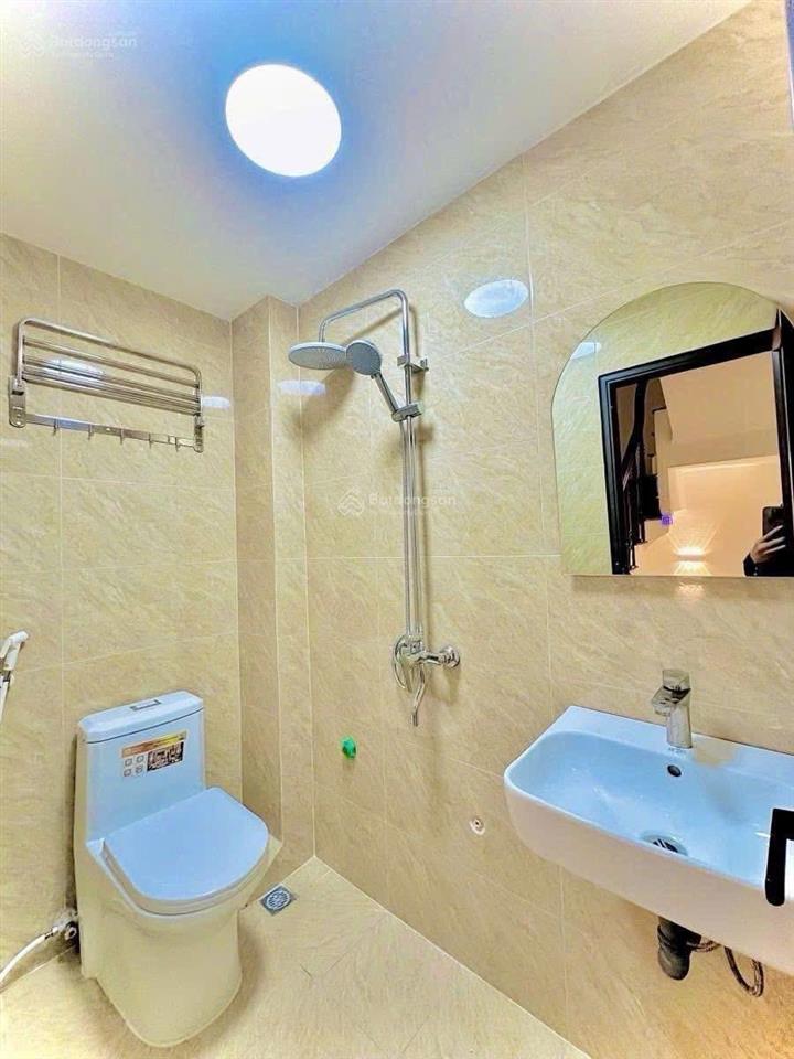 Giảm 2 tỷ cần bán gấp trương định 40m2  4pn, 2 mặt ngõ thoáng trc sau, ko quy hoạch, gần bách kinh
