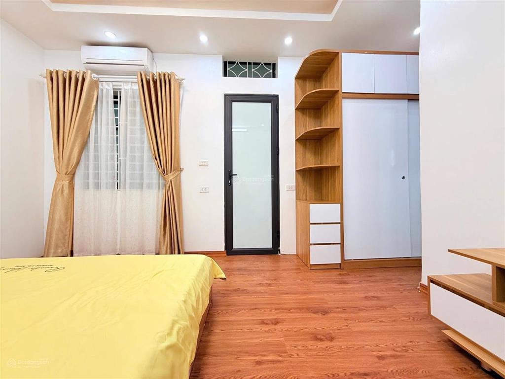 Ở sướng. trần khát chân 37m nhà sáng thoáng gần phố, ko quy hoạch, có sân để xe rộng, full nthat