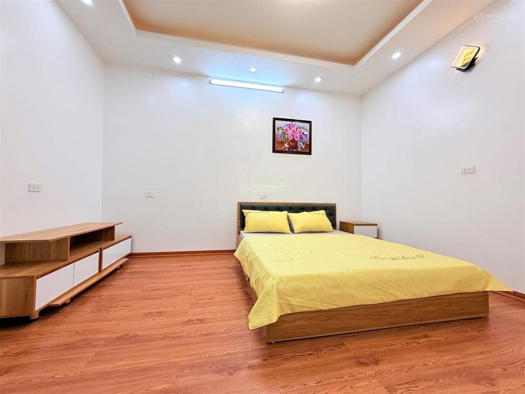 Ở sướng. trần khát chân 37m nhà sáng thoáng gần phố, ko quy hoạch, có sân để xe rộng, full nthat