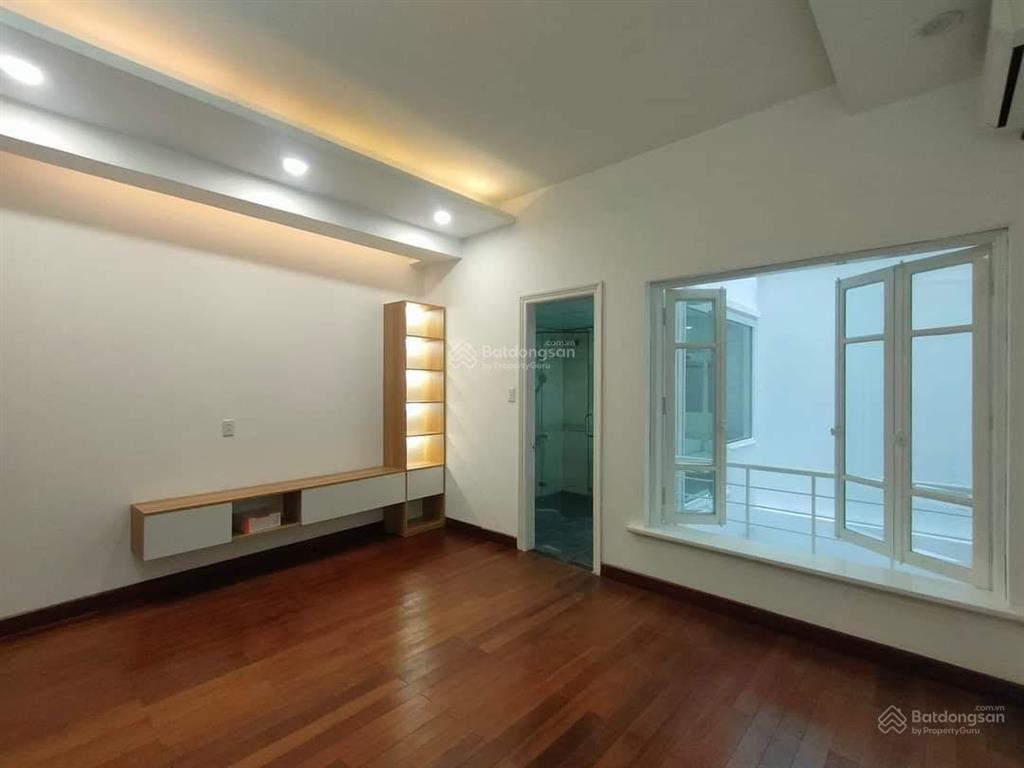 Nhà đại la 40m  3 ngủ hai thoáng, gần phố ngõ rộng dân cư đông. dân xây chắc chắn khu phố văn minh