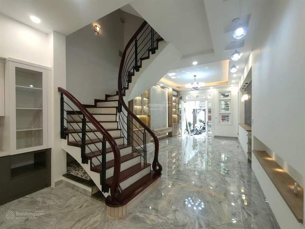 Nhà đại la 40m  3 ngủ hai thoáng, gần phố ngõ rộng dân cư đông. dân xây chắc chắn khu phố văn minh