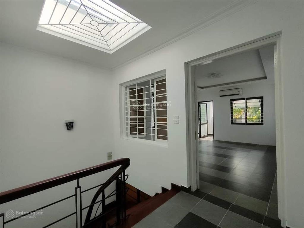 Nhà đại la 40m  3 ngủ hai thoáng, gần phố ngõ rộng dân cư đông. dân xây chắc chắn khu phố văn minh