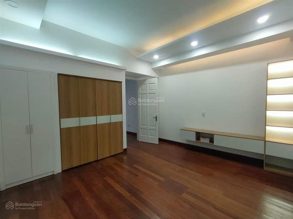 Nhà đại la 40m  3 ngủ hai thoáng, gần phố ngõ rộng dân cư đông. dân xây chắc chắn khu phố văn minh