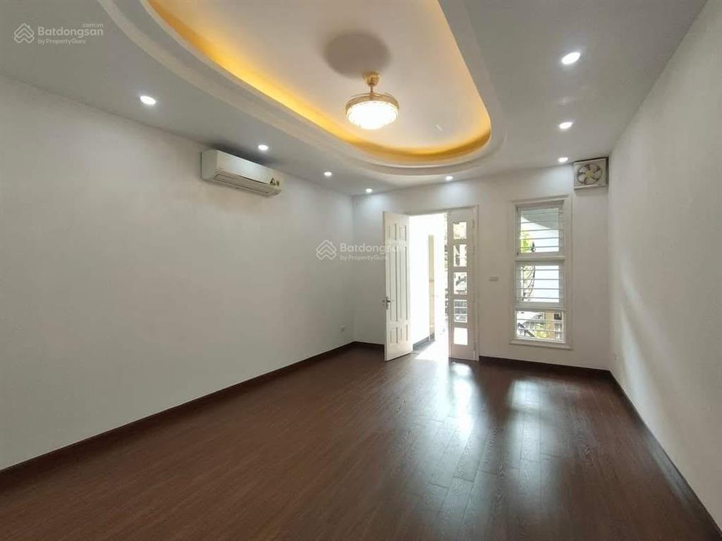 Nhà đại la 40m  3 ngủ hai thoáng, gần phố ngõ rộng dân cư đông. dân xây chắc chắn khu phố văn minh