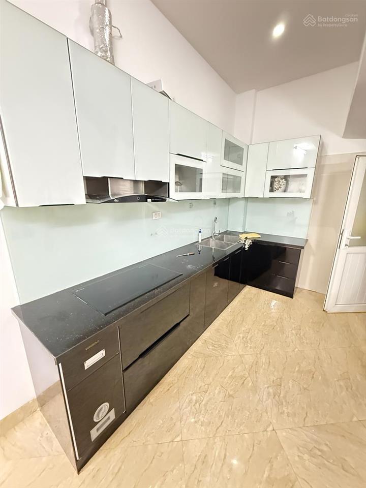 Siêu ngon . hoàng mai 40m 5 tầng 4 ngủ nở hậu dân xây chắc chắn tiện ích xung quang ko thiếu ji