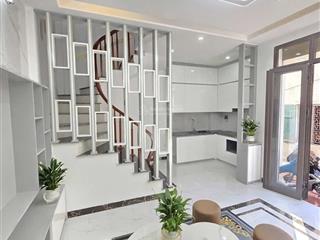 Hoàng mai ngõ 2.5m cách ô tô 30m dân xây chắc chân, lô góc cửa trổ tứ tung, gần trường gần chợ