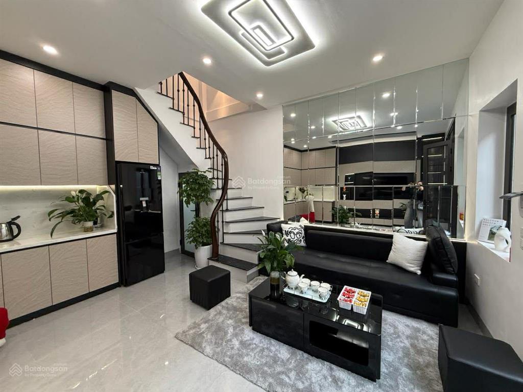 Nhà minh khai ngõ nông gần phố, 2 thoáng sáng, mặt tiền 4.8m, 5 tầng full nội thất, ở sướng, ko qh
