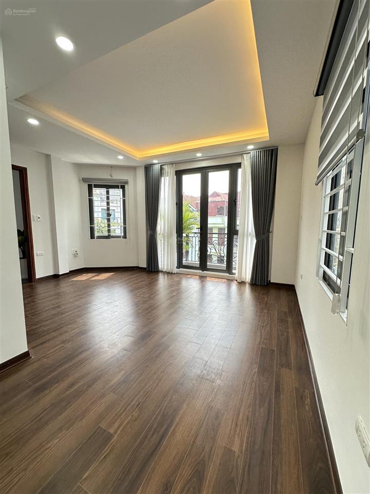 Cực ngon, lương khánh thiện nhà mới tinh 40m  5 tầng  3 ngủ, sân cổng riêng kết nối các tuyến phố