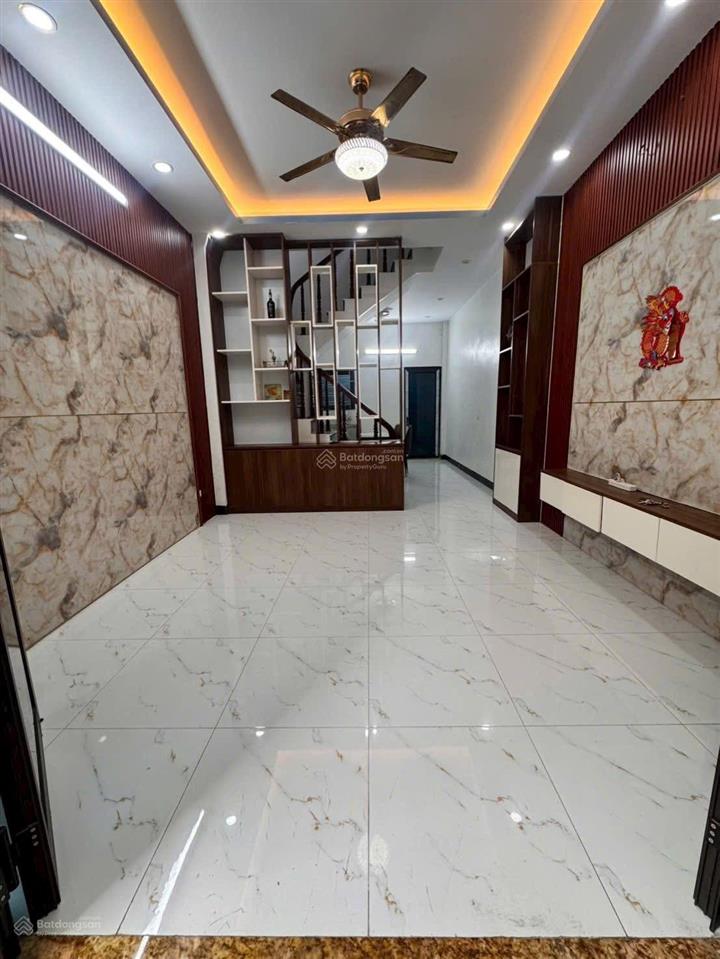 Bán nhà hoàng mai lô góc 3 thoáng, dân xây chắc chắn 47m2  4pn cách ô tô 50m, dân trí cao ở thích