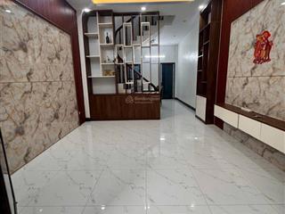 Bán nhà hoàng mai lô góc 3 thoáng, dân xây chắc chắn 47m2  4pn cách ô tô 50m, dân trí cao ở thích