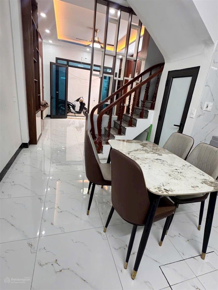 Bán nhà hoàng mai lô góc 3 thoáng, dân xây chắc chắn 47m2  4pn cách ô tô 50m, dân trí cao ở thích