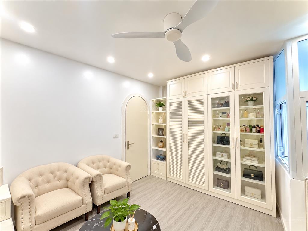Giảm 2 tỷ phân lô tân mai ô tô đỗ cửa quay đầu, ngõ thông tứ tung, thiết kế tân cổ điển 4 ngủ full