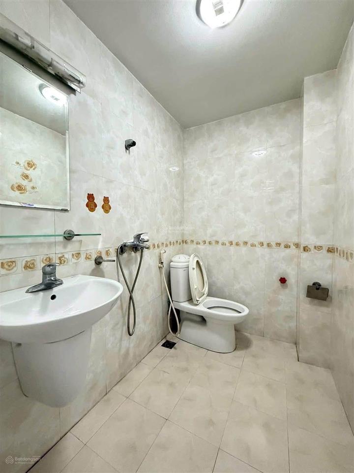 Hoàng mai 40m ra ô tô tránh, ngõ thông, dân xây 46m2, sổ đẹp, ko quy hoạch