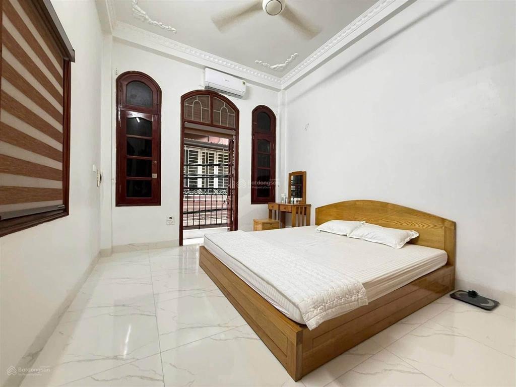 Hoàng mai 40m ra ô tô tránh, ngõ thông, dân xây 46m2, sổ đẹp, ko quy hoạch