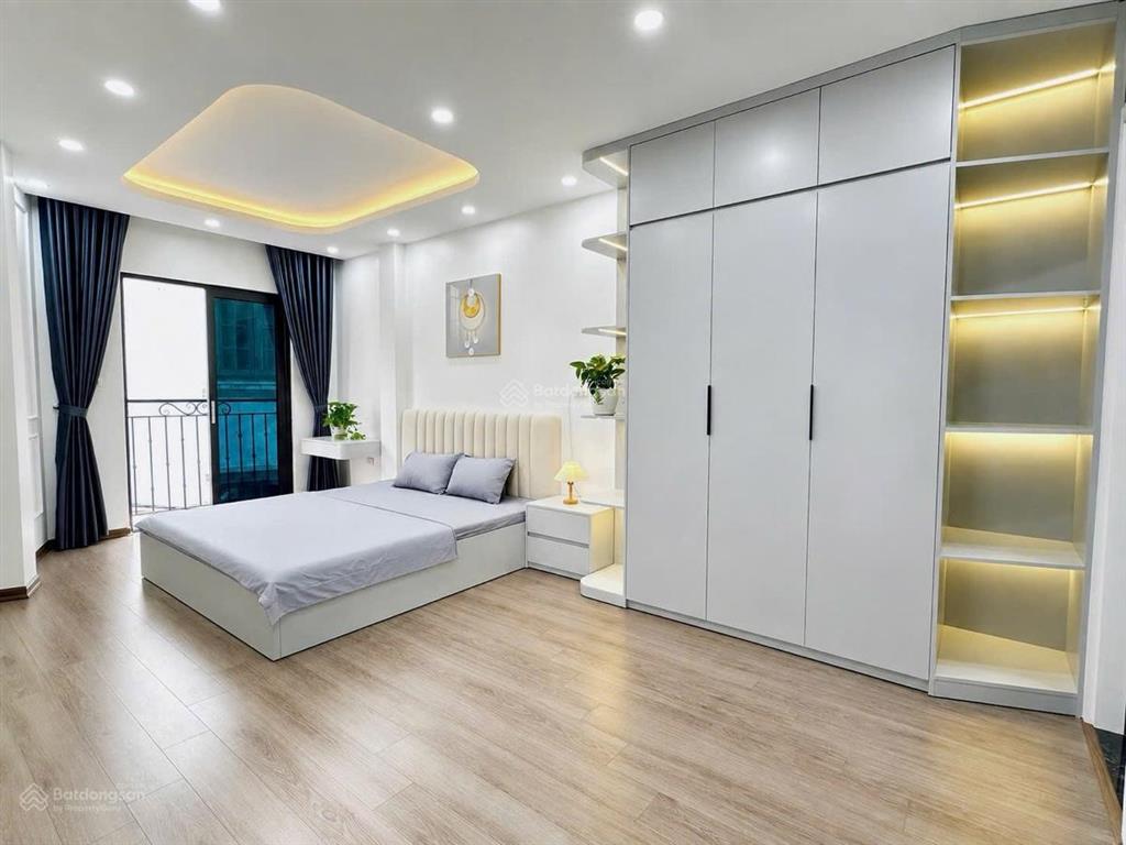 Hơn 8 tỷ 6 tầng thang máy minh khai, lô góc, trước nhà 2.5m, xây mới, full nội thất, ko quy hoạch