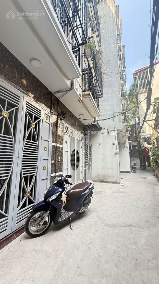 Chủ ngộp bán cực gấp nhà tân mai 28m²  4 tầng cách ô tô tránh 50m, trước nhà sân rộng thoáng, tiện