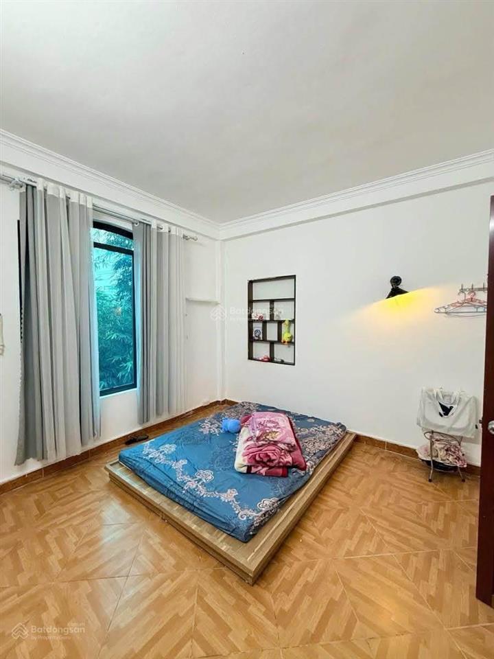 Chủ ngộp bán cực gấp nhà tân mai 28m²  4 tầng cách ô tô tránh 50m, trước nhà sân rộng thoáng, tiện