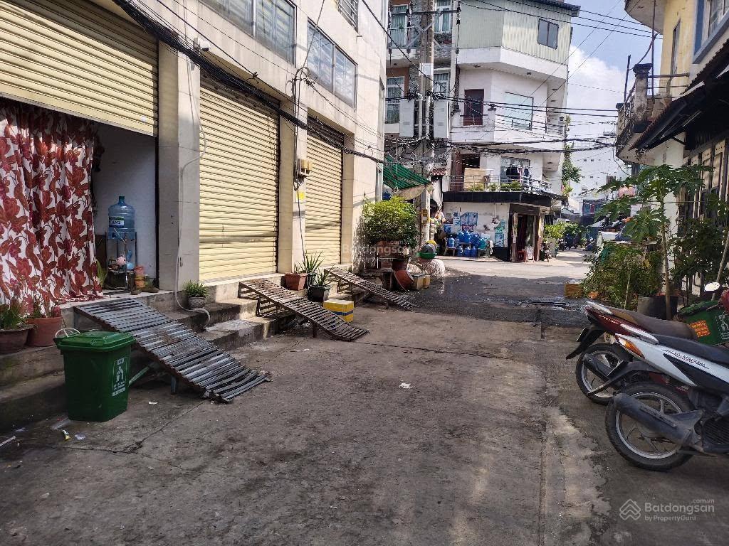 Bình tân  hẻm 8 m lê văn quới  đs 10
nhà chính chủ mua ngay trong ngày