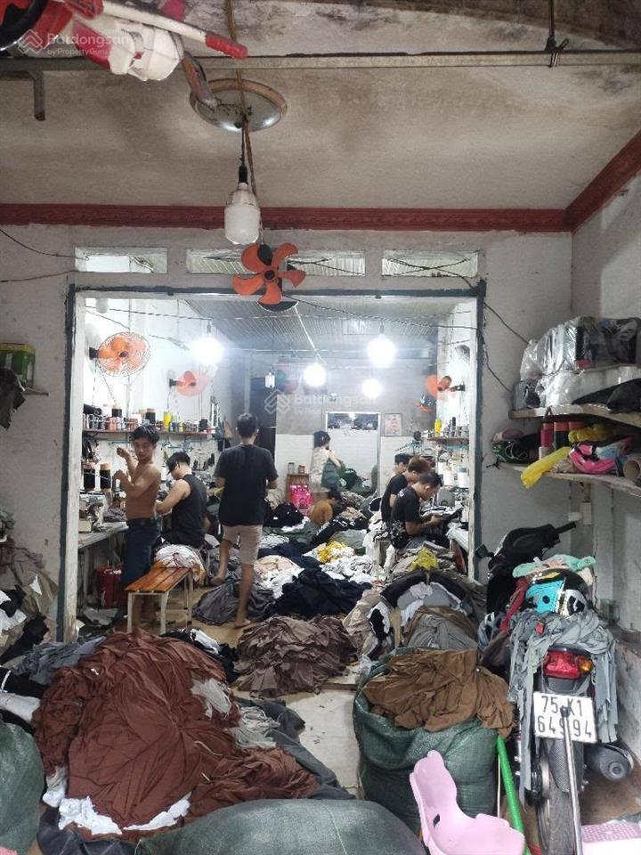 Bình tân  hẻm 8 m lê văn quới  đs 10
nhà chính chủ mua ngay trong ngày