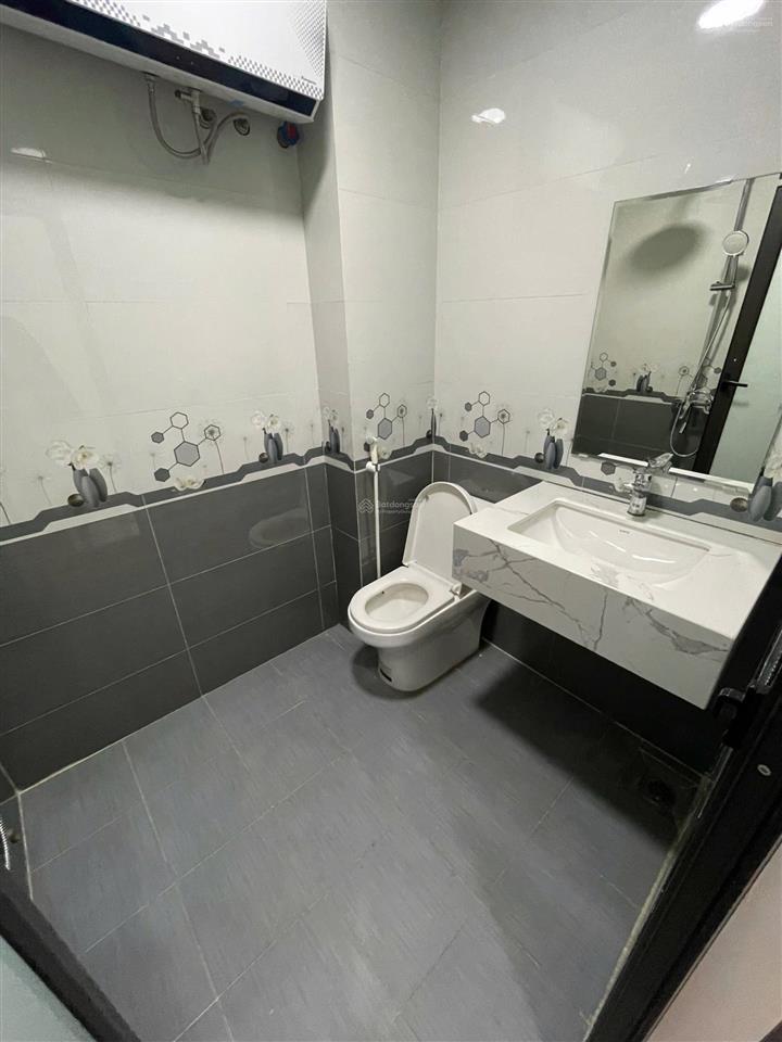 Cho thuê nhà nguyên căn 5 tầng 6pn, 4wc tại ngõ 341 ngách 367/68 xuân phương, 13,5 triệu, 4245m2.