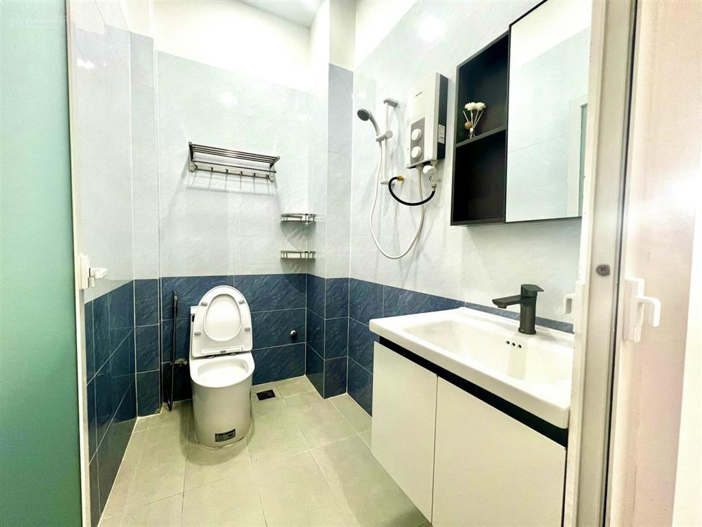 Studio ban công/cửa sổ ngay khu phan xích long  đầy đủ nội thất, mới đẹp