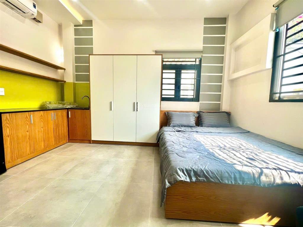 Studio ban công/cửa sổ ngay khu phan xích long  đầy đủ nội thất, mới đẹp