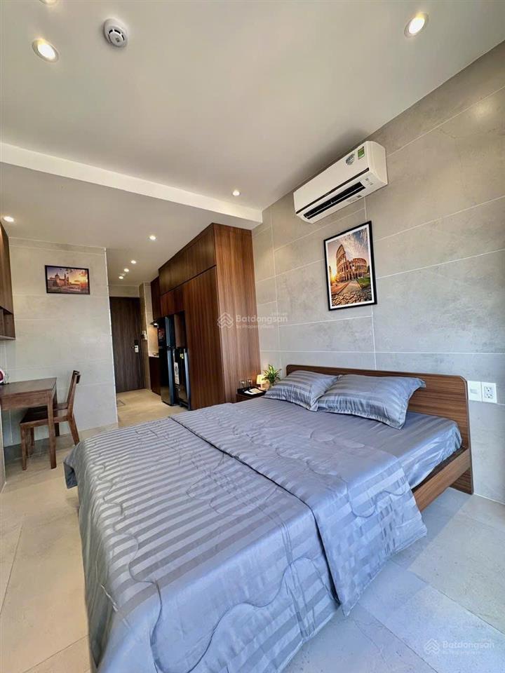 Gần sân bay  studio ban công, máy giặt riêng  có thang máy, bảo vệ 24/7  có nhận ngắn hạn