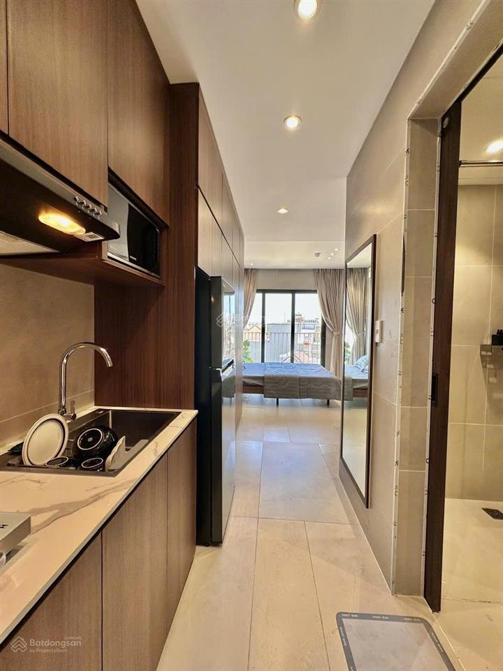 Gần sân bay  studio ban công, máy giặt riêng  có thang máy, bảo vệ 24/7  có nhận ngắn hạn