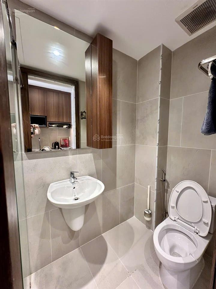 Gần sân bay  studio ban công, máy giặt riêng  có thang máy, bảo vệ 24/7  có nhận ngắn hạn