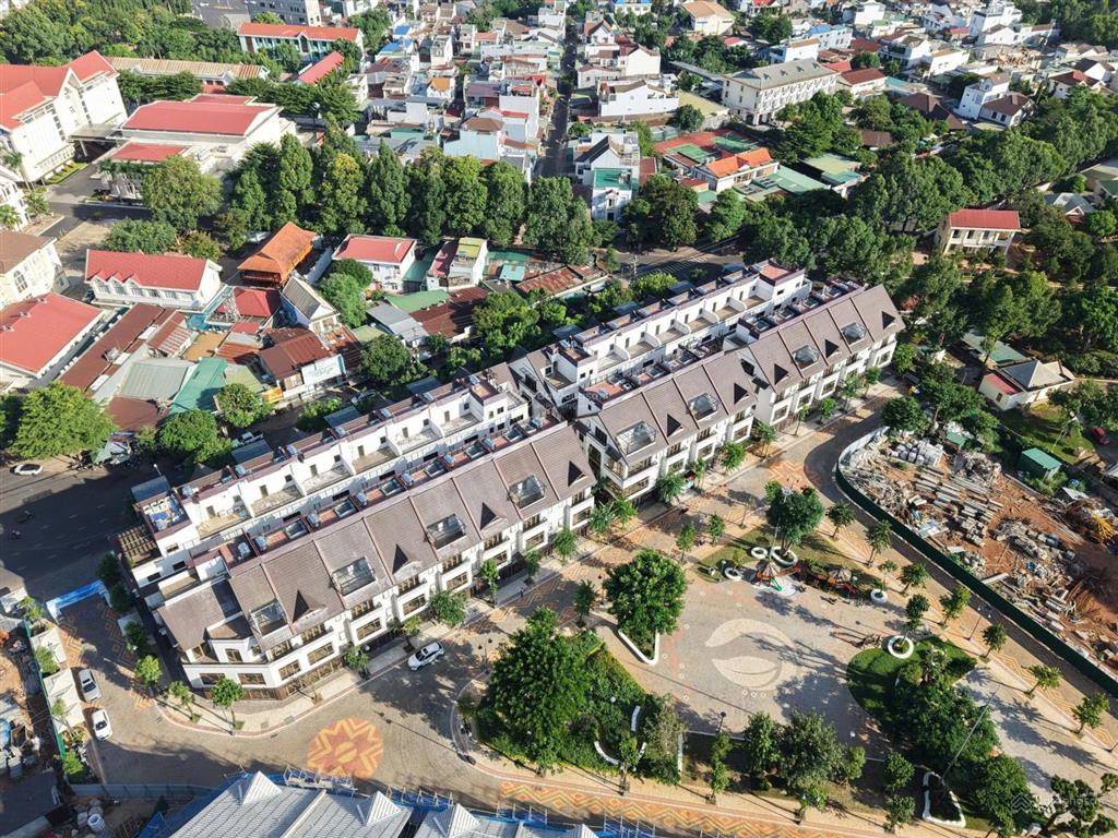 Chỉ 12 căn dinh thự giới hạn view hoa viên dự án ecopalace.