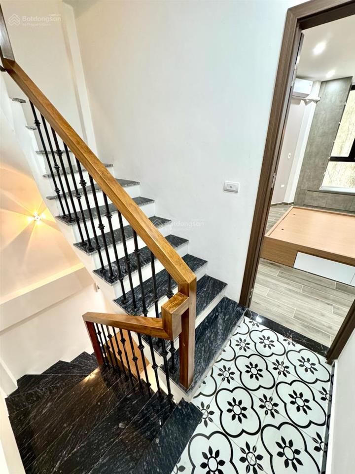 Cần bán nhà đẹp phố giảng võ, 3 bước chân ra ô tô tránh, gần trường chợ, nhà đẹp ở ngay36m2x5t,4ngủ