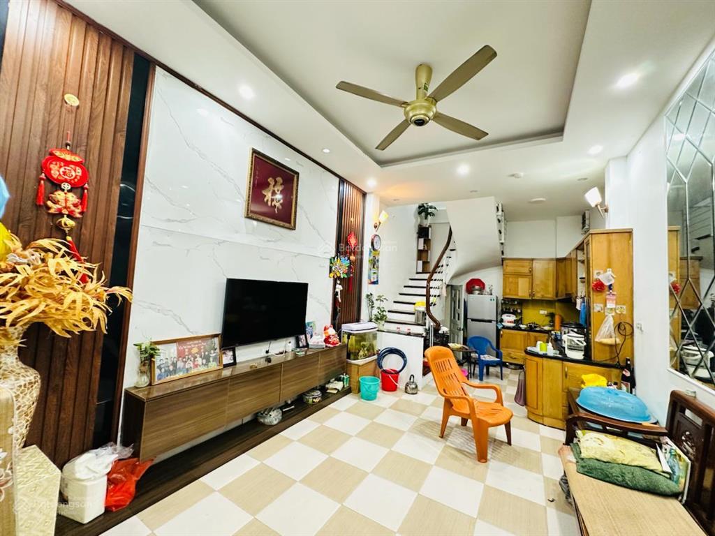 Cần bán nhà đẹp phố vũ thạnh, gần phố , ga tàu điện, trường chợ,39m2x5 tầng, 4 phòng ngủ!!