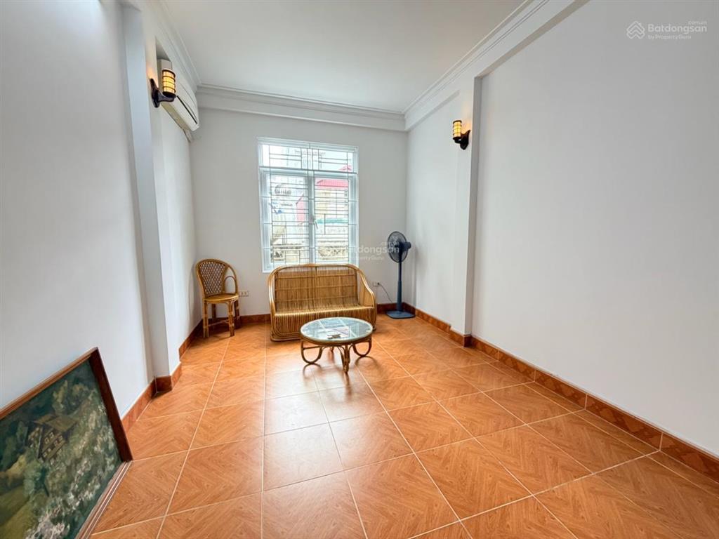 Cho thuê phòng 40m2 ngõ 387 vũ tông phan , gần nhiều trường đại học, chung cư , đường lớn giá 3.5tr