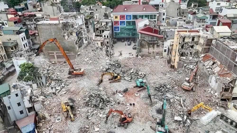 Cần bán nhà phố lê trọng tấn sát vành đai2.5, nhà đẹp dân xây ở ngay, gần trường chợ 34m2x5t, 4pn