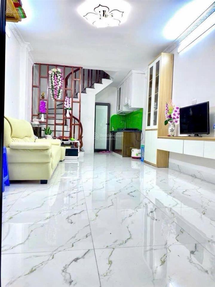 Giảm sâu, nhà đẹp phố bắc hồng, trước nhà rộng thoáng vài bước chân ra hồ ,34m2x5t, tổng 3pn