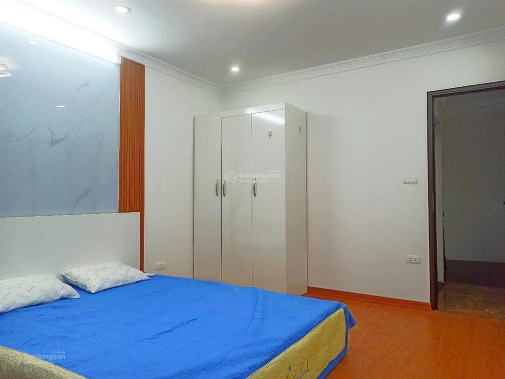 Giảm sâu, nhà đẹp phố bắc hồng, trước nhà rộng thoáng vài bước chân ra hồ ,34m2x5t, tổng 3pn