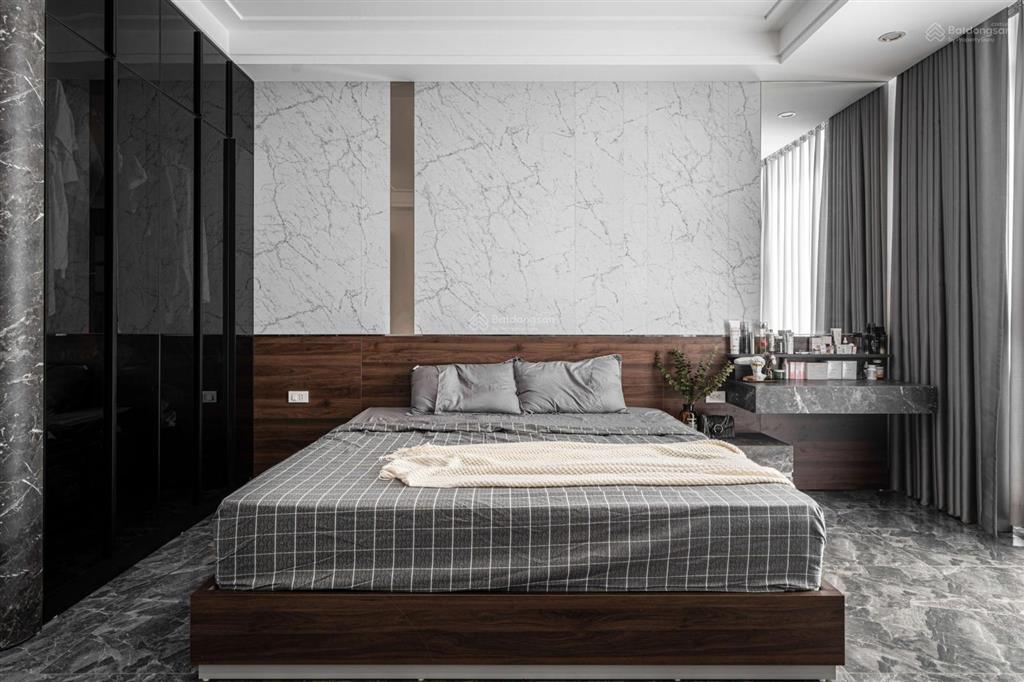 Nhà gần nguyễn chí thanh, 2 thoáng, ngõ rộng, vài bước ra ô tô, sổ phân lô, full nội thất 39m*5t