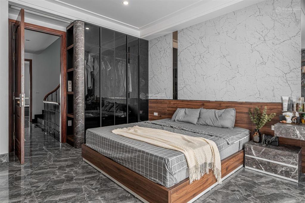 Nhà gần nguyễn chí thanh, 2 thoáng, ngõ rộng, vài bước ra ô tô, sổ phân lô, full nội thất 39m*5t