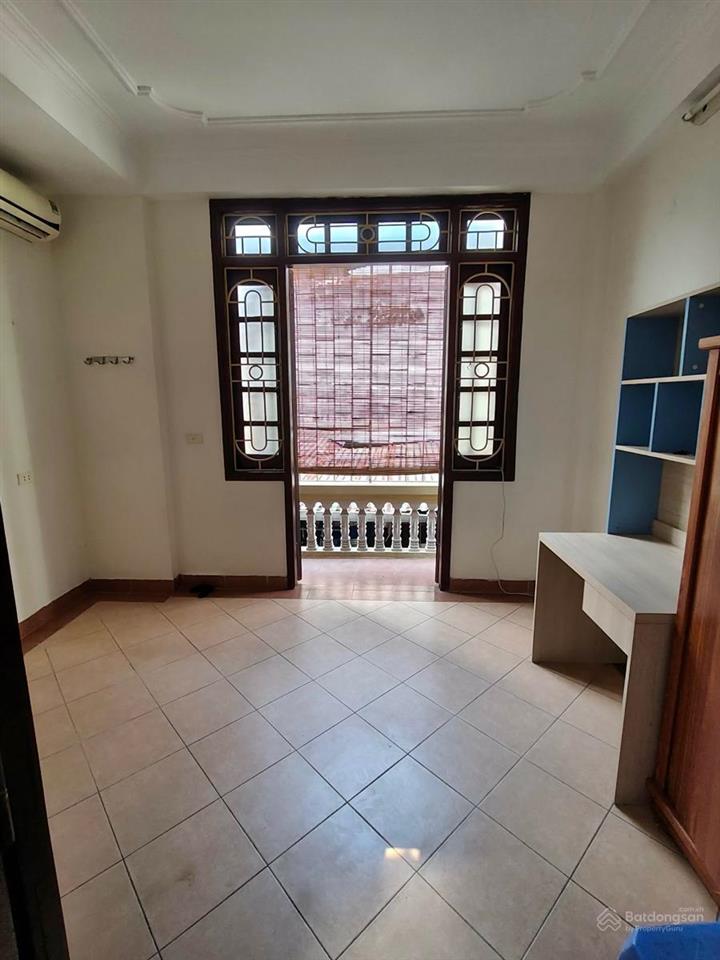 Cần bán nhà đẹp phố hoàng cầu, nhà đẹp ở ngay, nhỏ xinh hiếm có, vị trí gần phố gần hồ, 43m2x5t