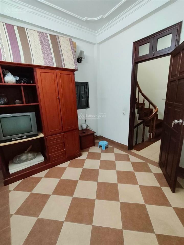 Cần bán nhà đẹp phố hoàng cầu, nhà đẹp ở ngay, nhỏ xinh hiếm có, vị trí gần phố gần hồ, 43m2x5t
