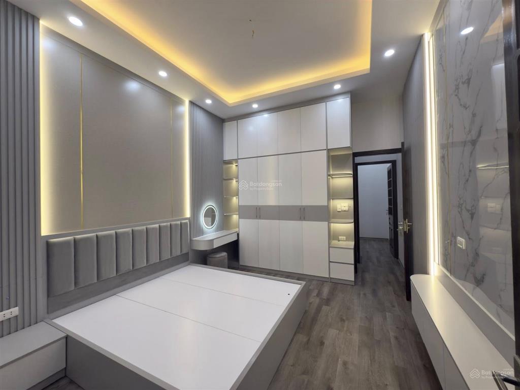 Cần bán nhà hào nam, ngõ nông gần phố, khu dân trí cao, nhiều tiện ích, nhà đẹp ở ngay, 37m2x5t