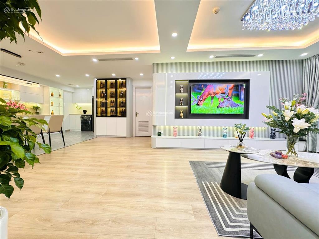 Tôi bán căn hộ chung cư tòa 24t1 mặt đường hoàng đạo thúy dt 122m2, giá thấpo936o71228