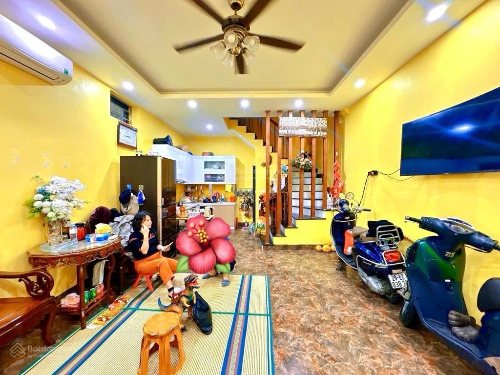 Bán nhà riêng phân lô ô tô tại hoàng quốc việt, 13,5 tỷ, 40m2, 3pn, 4wc, pháp lý đầy đủ o936o71228