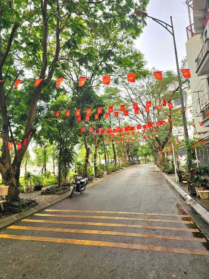 Đất thanh am ngõ thông ô tô kinh doanh.... qh mở đường 8m trước nhà... giá đt chỉ 112 triệu/m tl