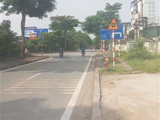 Cc gửi bán lô đất mặt phố 3 mt có thể tách thành 2 hoặc 3 thửa giá chào 155 triệu/m2 thương lượng
