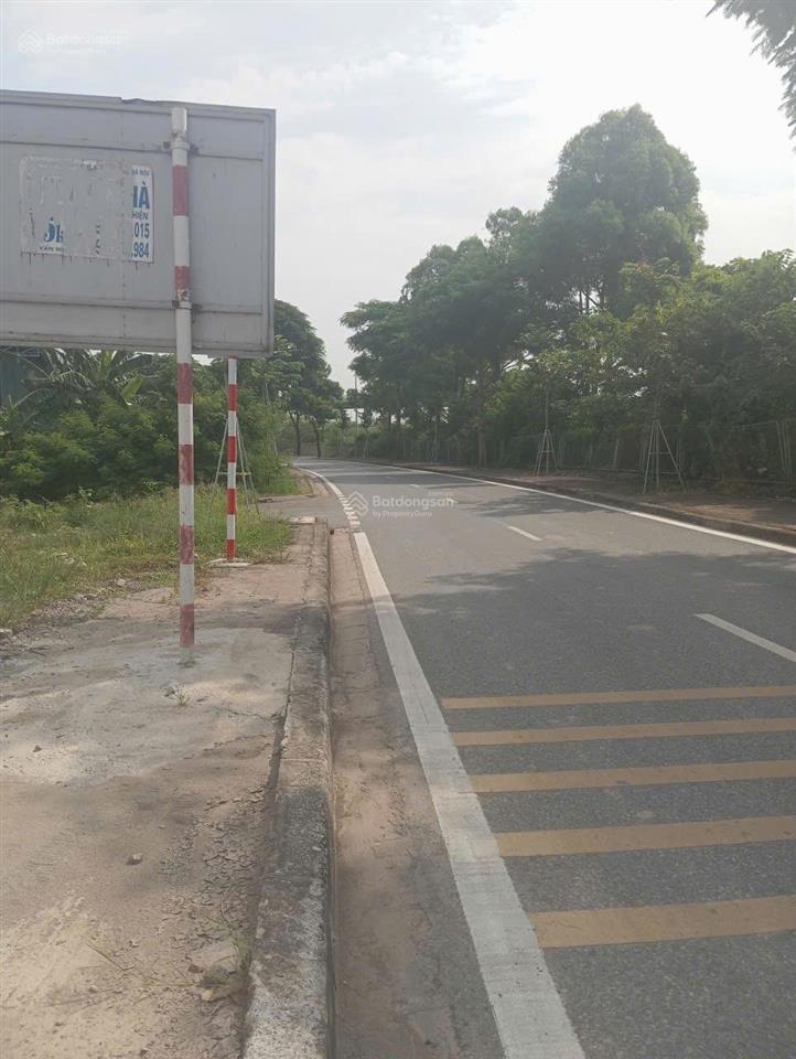 Cc gửi bán lô đất mặt phố 3 mt có thể tách thành 2 hoặc 3 thửa giá chào 155 triệu/m2 thương lượng
