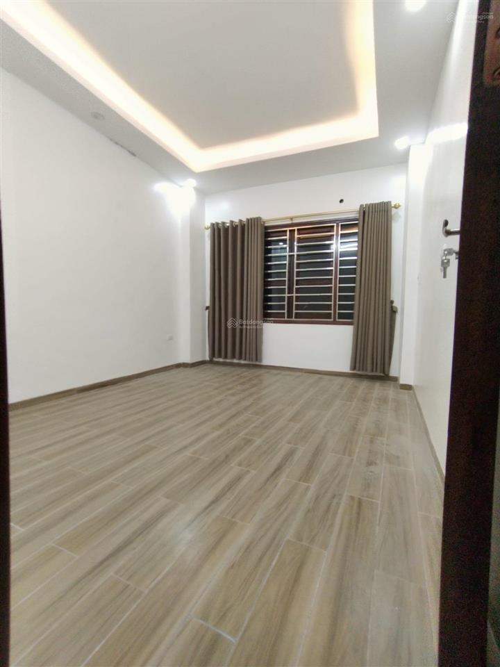 Cho thuê nhà ngõ 176 mai dịch  cầu giấy  hà nội, dt 70m2x5 tầng, ô tô đỗ cửa, mới đẹp làm vp, ở